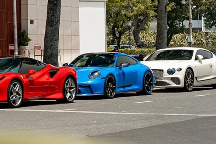 Đúng với chất chơi của 1 người tiên phong, trước đó, Cường Đô la từng chia sẻ "Đóng thuế cho đam mê để góp phần xây dựng và phát triển đất nước. Tôi yêu Việt Nam" khi ra biển số cho xe Porsche 911 GT3 2022.