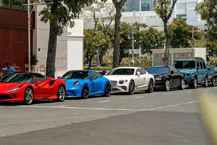 Trong năm 2023 này, nhiều khả năng chiếc xe thể thao giới hạn Porsche 911 Sport Classic 2023 sẽ sớm được bàn giao cho Cường Đô la. Chiếc xe Porsche 911 Sport Classic 2023 của Cường Đô la sẽ mang số thứ tự 1.202/1.250, được biết con số 1.202 này thể hiện ngày sinh của ông xã Đàm Thu Trang là 12/02.