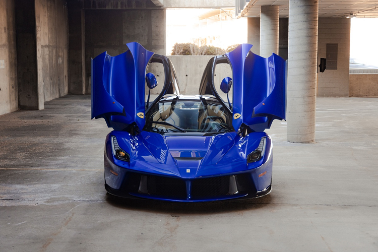 Tại sự kiện Arizona 2023 do RM Sotheby's tổ chức, chiếc Ferrari LaFerrari siêu hiếm sở hữu phối màu độc nhất thế giới sẽ được đấu giá. Chiếc xe từng thuộc sở hữu của doanh nhân Greg Whitten.