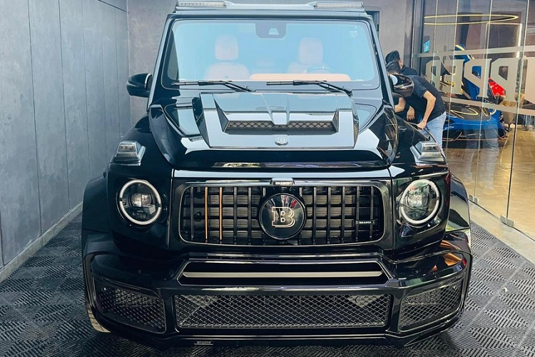 Đầu tháng 2 năm ngoái, showroom K-Supper (đến ngày 8/6/2023 đổi tên thành K-Super), do ông Phan Công Khanh quê tỉnh Bến Tre điều hành đã chia sẻ về việc, chiếc SUV hạng sang Brabus 800 Widestar mà đơn vị mình nhập về nước cách đó không lâu đã tìm thấy người mua.