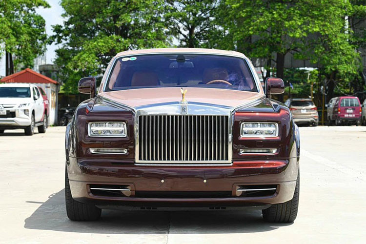 Tại thời điểm bàn giao xe cho Chủ tịch FLC, chiếc xe siêu sang Rolls-Royce Phantom Sacred Fire có giá đồn đoán trên 51 tỷ đồng, một con số không tưởng cho xe ôtô tại thời điểm bấy giờ. Tuy nhiên, đây không phải là chiếc xe đắt nhất trong bộ sưu tập xe của ông Trịnh Văn Quyết.