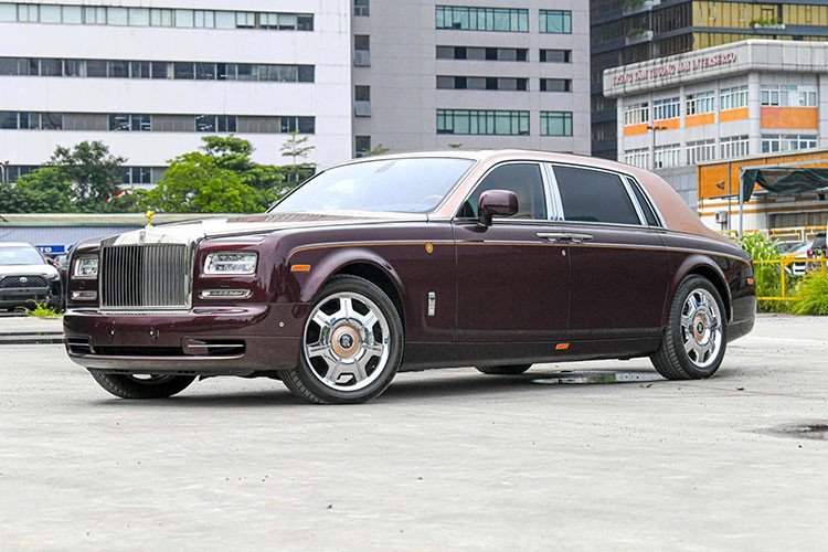 Vào ngày 16/05/2023, chiếc xe siêu sang Rolls-Royce Phantom Sacred Fire của Trịnh Văn Quyết đã trải qua lần đầu giá thứ 7 sau 6 lần trước đều không có ai dòm ngó. Đến thời điểm này, thông tin về buổi đấu giá có thành hay bất thành vẫn chưa được phía Công ty đấu giá hợp danh Đông Nam chia sẻ với giới truyền thông.