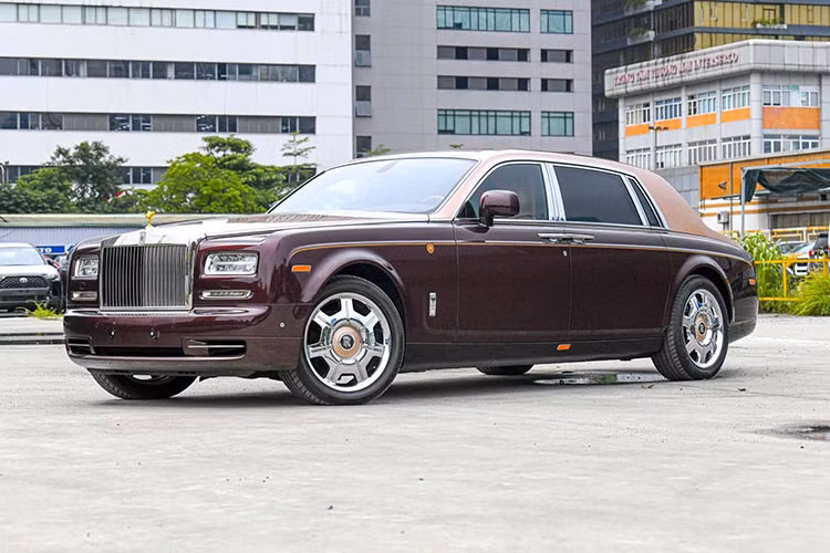 Vào ngày 16/05/2023, chiếc xe siêu sang Rolls-Royce Phantom Sacred Fire của Trịnh Văn Quyết đã trải qua lần đầu giá thứ 7 sau 6 lần trước đều không có ai dòm ngó. Đến thời điểm này, thông tin về buổi đấu giá có thành hay bất thành vẫn chưa được phía Công ty đấu giá hợp danh Đông Nam chia sẻ với giới truyền thông.