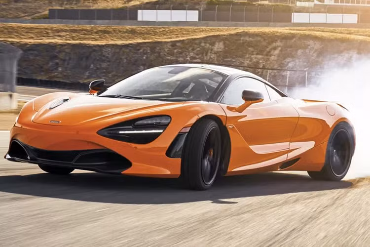 Ngoài ra, Chủ tịch của McLaren còn xác nhận rằng chiếc xe thay thế đã được bán hết "cho đến tận năm 2024." Tuy nhiên, vẫn chưa rõ khi nào mẫu xe này sẽ được công bố hoặc tung ra thị trường. McLaren 720S ra mắt tại triển lãm ôtô Geneva 2017 như một sự thay thế cho McLaren 650S.