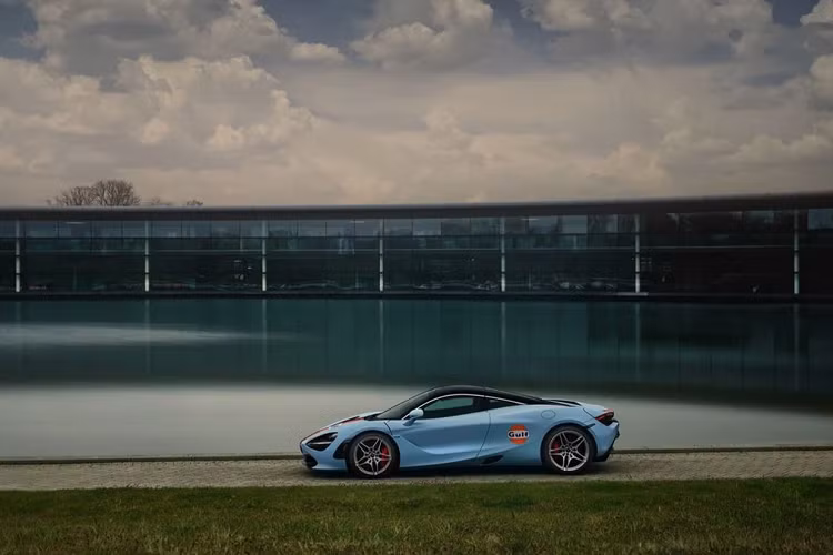 Trả lời Automotive News, Chủ tịch của McLaren tại Châu Mỹ - ông Nicolas Brown xác nhận, khách hàng đã đặt cọc cho mẫu siêu xe thay thế McLaren 720S, mặc dù chiếc xe vẫn chưa được trưng bày hoặc công bố chính thức vào thời điểm này.