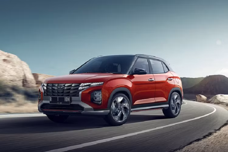 Cùng với đó, Mitsubishi XForce cũng sẽ còn phải đối đầu với đối thủ đồng hương rất “sừng sỏ” khác đã nhanh chân ra mắt thị trường vào tháng 9 này - đó chính là Toyota Yaris Cross. Còn chưa kể tới hàng loạt những cái tên quen thuộc khác đã có mặt nhiều năm và khẳng định được vị thế vững mạnh của mình, như: Kia Seltos, Mazda CX-3, hay Peugeot 2008. Sự xuất hiện của XForce chắc chắn sẽ làm phân khúc CUV cỡ B nóng hơn bao giờ hết.