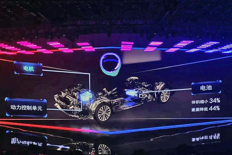 Trên phiên bản 2023 tại thị trường tỷ dân, mẫu xe sedan Toyota Corolla Altis 2023 không thay đổi về mặt thiết kế. Thay vào đó, hãng xe Nhật Bản chỉ nâng cấp trang bị và động cơ của mẫu sedan hạng C này.