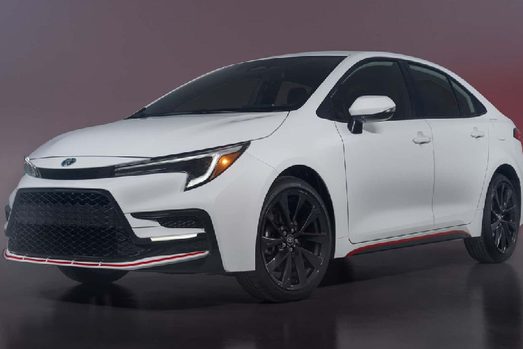  3. Toyota Corolla Chi phí nuôi xe Toyota Corolla hàng năm: 148 USD (khoảng 3,49 triệu đồng) vào năm thứ nhất, 755 USD (17,8 triệu đồng) vào năm thứ 10. Chi phí 10 năm: 4.087 USD (96 triệu đồng). Khả năng cần sửa chữa lớn: 11,9%. Toyota Corolla là mẫu xe được yêu thích lâu năm bởi những người mua xe hướng tới tính thực dụng. 