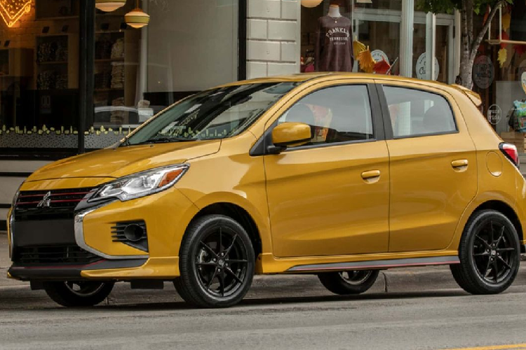  9. Mitsubishi Mirage Chi phí hàng năm: 163 USD (khoảng 3,8 triệu đồng) vào năm thứ nhất, 933 USD (2,2 triệu đồng) vào năm thứ 10. Khả năng cần sửa chữa lớn: 15,1%. Chi phí 10 năm: 4.939 USD (116 triệu đồng) Mitsubishi Mirage chỉ sử dụng động cơ 3 xi-lanh, tương đối yếu nhưng nó khá phù hợp chạy trong thành phố. Điểm nổi bật của Mitsubishi Mirage bao gồm khả năng tiết kiệm nhiên liệu và chi phí sở hữu thấp.