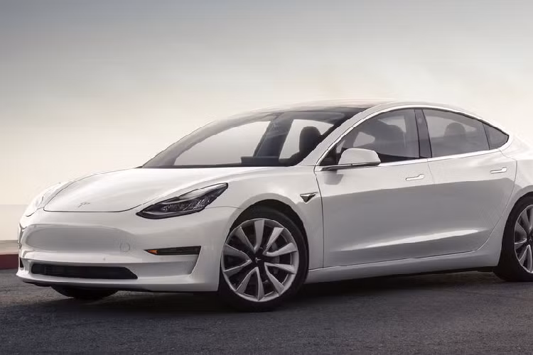  1.Tesla Model 3 Chi phí hàng năm: 169 USD (khoảng 3,7 triệu đồng) vào năm thứ nhất, 610 USD (14,4 triệu đồng) vào năm thứ 10. Chi phí 10 năm: 3.587 USD (84 triệu đồng). Khả năng cần sửa chữa lớn: 8,6%. Nhỏ hơn Model S, Tesla Model 3 có chi phí bảo dưỡng và sửa chữa dự kiến thấp nhất so với bất kỳ chiếc xe nào trên thị trường hiện nay. 
