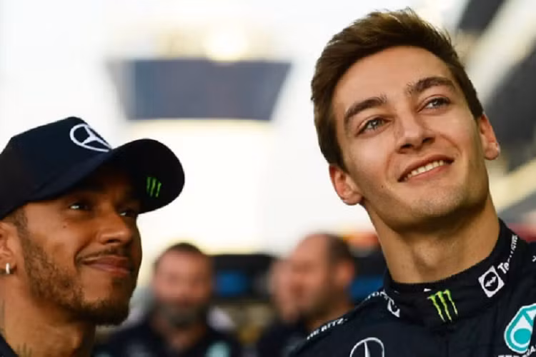 Đứng ở vị trí thứ 7 là George Russell (phải) với mức lương 8 triệu USD (187 tỷ đồng). Trước đó, tay đua này đã từng xếp hạng cao hơn tay đua Hamilton ở F1 năm 2022. Nhưng nói về mức lương thì không thể phủ nhận Hamilton vẫn là tay đua F1 nổi tiếng nhất hành tinh sở hữu mức lương khổng lồ và luôn được các nhà tài trợ săn đón.