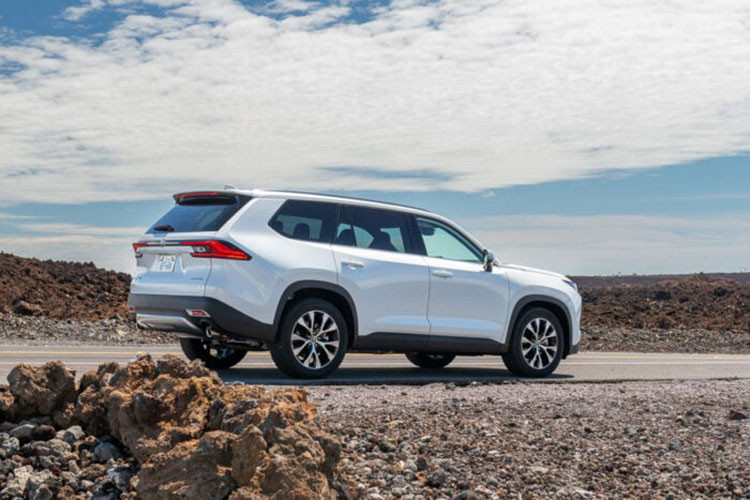 "Trái tim" của hai phiên bản Hybrid Max là hệ truyền động hybrid với máy xăng tăng áp 2.4L, hộp số tự động 6 cấp, mô-tơ điện eAxle nằm trên cầu sau và pin niken-hyđrua kim. Tổng cộng, hệ truyền động này sản sinh công suất 362 mã lực và mô-men xoắn cực đại 542 Nm.