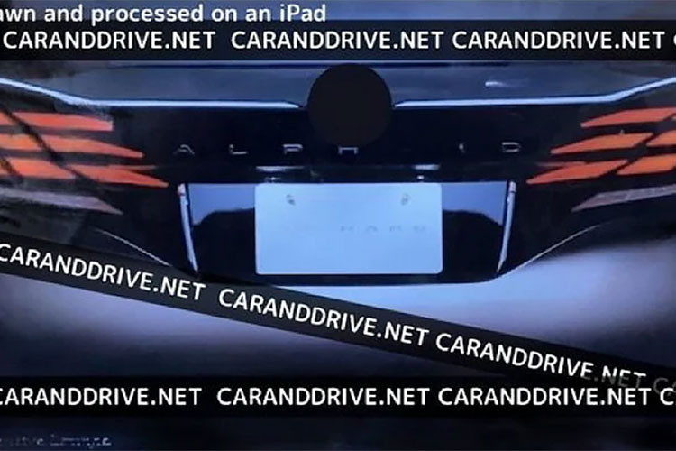 Trái ngược với thế hệ cũ, khu vực sườn xe của Toyota Alphard 2024 không còn giống với Lexus LM mới. Tại đây, xe được bổ sung đường dập gân mới, kéo dài từ cột B đến đuôi xe và thiết kế dốc dần xuống ở chắn bùn sau. Tiếp đến là các loại vành la-zăng có đường kính từ 17 - 19 inch, tùy phiên bản, và cửa lùa chỉnh điện.