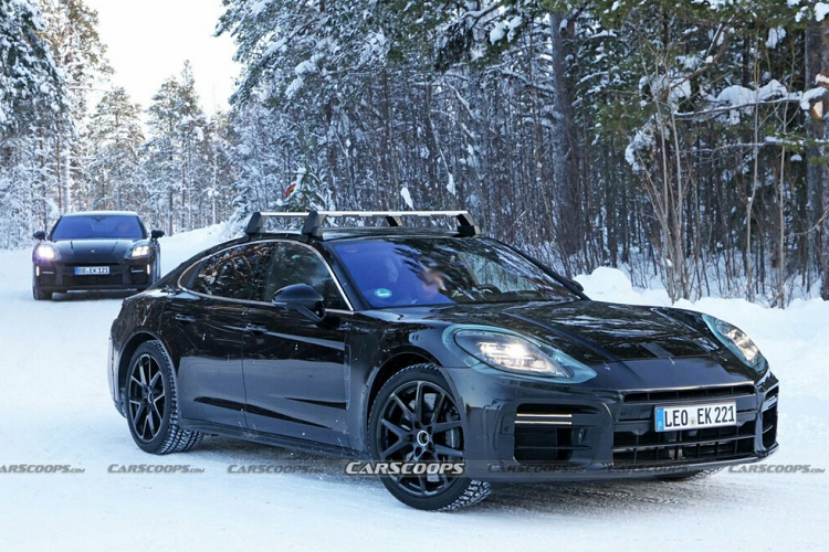 Ngoài những chi tiết trên, Porsche Panamera 2024 còn có thêm đèn pha, chắn bùn trước/sau và cửa sổ thứ ba bên sườn mới. Đèn hậu và cản sau của xe cũng được thay đổi so với phiên bản cũ.