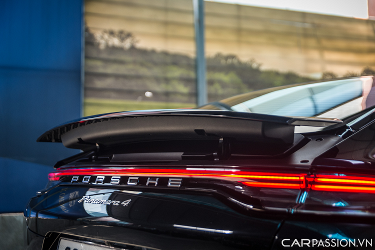 Hiện giá xe Porsche Panamera 4 Executive đang được chào bán với mức gần 8 tỷ đồng tại Hà Nội.