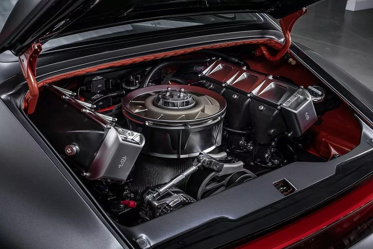 Flat-six hoàn toàn mới sản sinh công suất 750 mã lực ấn tượng và hệ dẫn động cầu sau. Công suất này cao hơn 50 mã lực so với dự án Turbo từng tiết lộ vào năm ngoái, đồng thời mạnh hơn Porsche 911 GT2 RS thế hệ 991.