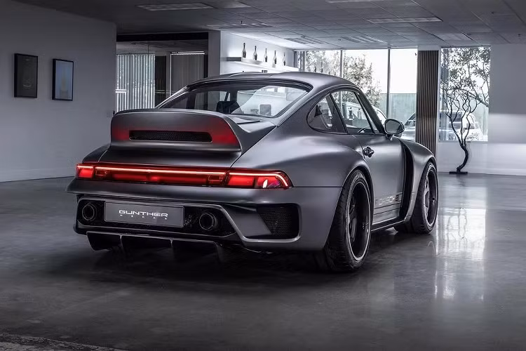 Năm ngoái, Gunther Werks tuyên bố rằng, họ sẽ chế tạo 75 mẫu xe trong dự án Turbo, vậy nên các khách hàng tiềm năng yêu thích dòng xe Porsche 911 cổ điển cần phải nhanh chóng "chốt" đơn để hưởng thụ chiếc Porsche 993 phong cách hiện đại này. Về mức giá chưa được công bố, nhưng với những nâng cấp này thì câu hỏi sẽ là "liệu bạn có đủ khả năng chi trả hay không?".