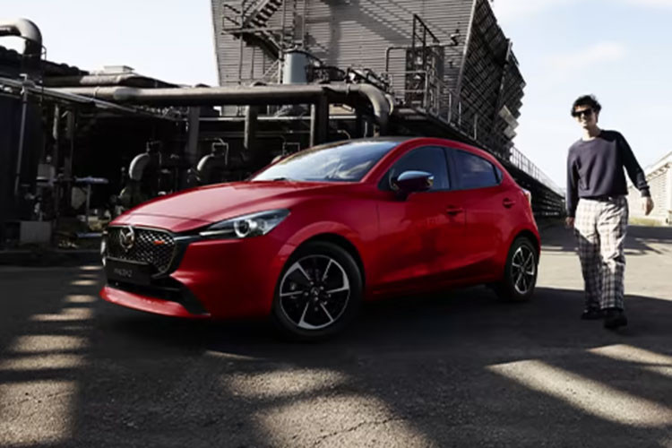 Vào hồi tháng 1 năm nay, hãng Mazda đã ra mắt phiên bản nâng cấp của dòng xe Mazda2 thế hệ mới ở thị trường quê nhà Nhật Bản. Chưa đầy 1 năm sau, hãng Mazda tiếp tục tung ra phiên bản mới của mẫu xe hạng B này với một số thay đổi trong trang bị.