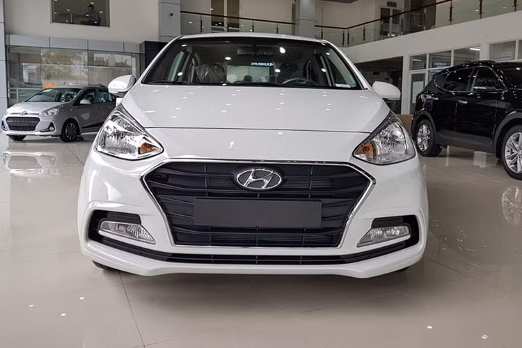 Hyundai i10 Hyundai i10 là đại diện tiêu biểu của dòng xe giá rẻ đến từ thương hiệu Hàn Quốc. Đây là mẫu xe rất phổ biến tại Việt Nam, cũng là lựa chọn ưu tiên của người mua ôtô cũ giá rẻ.