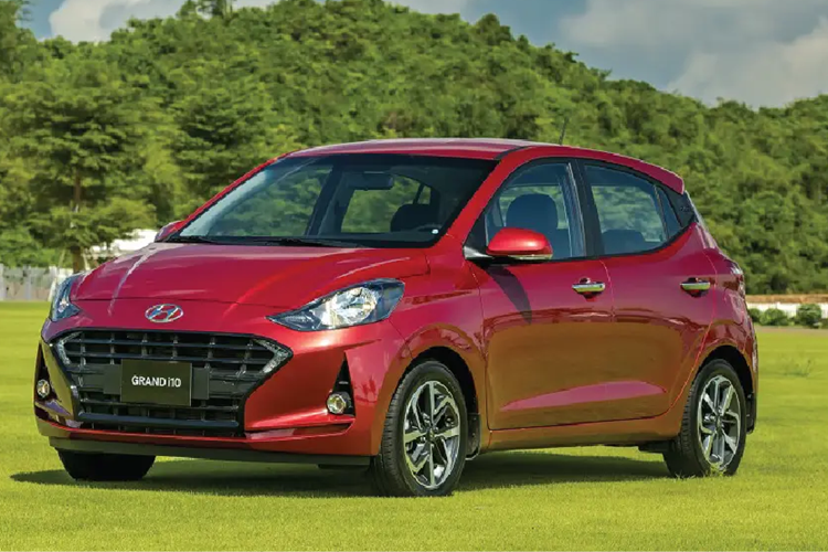 Xe có ưu thế không chỉ ở giá bán hấp dẫn mà còn có nhiều ưu điểm như: thiết kế nhỏ gọn, di chuyển linh hoạt trong đô thị, động cơ vận hành ổn định, thiết kế ngoại thất ổn. Hyundai i10 cũ hiện có giá dao động từ 200 - 280 triệu đồng (đời xe từ 2014 – 2020), giá tùy thuộc vào tình trạng của từng chiếc xe.
