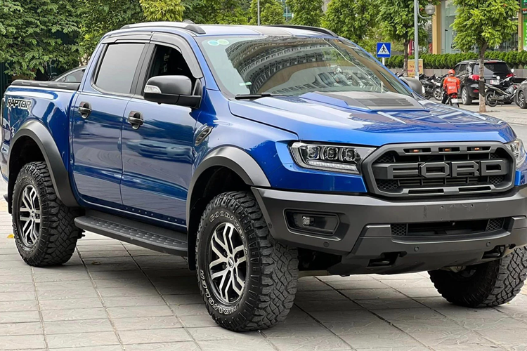 Ford Ranger cũng là mẫu xe được nhiều khách hàng quan tâm trên thị trường ôtô cũ. Dù đã ra mắt thế hệ mới nhưng các dòng xe Ranger đã qua sử dụng khi rao bán lại vẫn có giá khá cao. Một chiếc Ranger bản Wildtrak đời 2020 hiện rao bán lại cũng ở mức khoảng 700 triệu đồng, không rẻ hơn quá nhiều so với xe mới hiện tại.