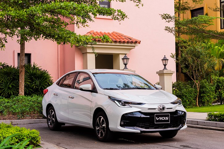 Tham khảo trên thị trường xe cũ, Toyota Vios đời 2018 có giá khoảng 400-440 triệu đồng và Vios 2013 có giá từ 330 triệu đồng. Mức giá cụ thể sẽ khác nhau tùy người bán và hình thức của chiếc xe.