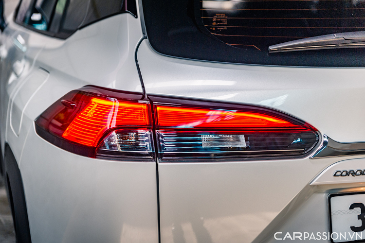 Hiện chiếc Toyota Corolla Cross biển số siêu khủng đang được trưng bày tại showroom ôtô tại Hà Nội và có mức giá chào bán là 2,6 tỷ đồng.