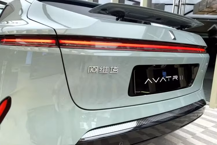 Phiên bản này có 2 loại pin lithium Ternry (NMC) do CATL sản xuất với dung lượng 90 kWh và 116 kWh, mang đến quãng đường di chuyển lần lượt là 600 km và 705 km theo chu trình thử nghiệm CLTC.