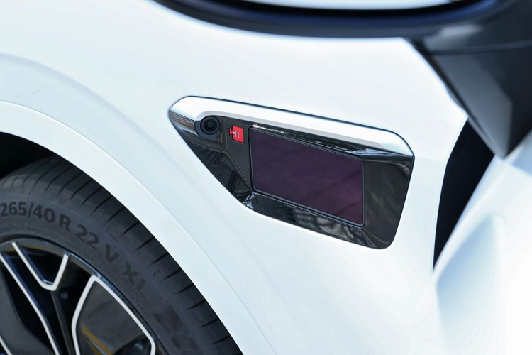 Về truyền động, Avatr 11 phiên bản RWD được trang bị 1 mô-tơ điện với công suất tối đa 230 kW (khoảng 313 mã lực) và mô-men xoắn cực đại 370 Nm.