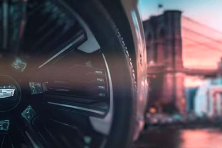 Cadillac Escalade IQ 2024 sẽ được giới thiệu tại sự kiện New York vào ngày 9/8/2023. Tuy nhiên, Escalade IQ không phải là mẫu EV duy nhất của Cadillac, hãng dự tính giới thiệu 3 mẫu xe điện và sớm ra mắt trong năm nay. Vẫn chưa rõ những mẫu xe mới là gì, nhưng theo số tin đồn là mẫu SUV nhỏ hơn - Lyriq.