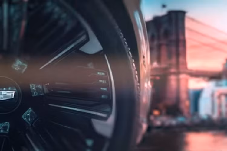 Cadillac Escalade IQ 2024 sẽ được giới thiệu tại sự kiện New York vào ngày 9/8/2023. Tuy nhiên, Escalade IQ không phải là mẫu EV duy nhất của Cadillac, hãng dự tính giới thiệu 3 mẫu xe điện và sớm ra mắt trong năm nay. Vẫn chưa rõ những mẫu xe mới là gì, nhưng theo số tin đồn là mẫu SUV nhỏ hơn - Lyriq.