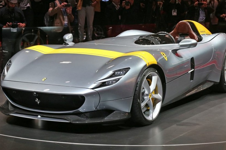 Có vẻ như sau khi nhận được phản hồi quá tốt, Xenex Motorsports đã quyết tạo ra chiếc xe MX Speedster đầu tiên để mang đến 1 sự kiện siêu xe trưng bày trên bãi cỏ tại The Amelia ở Florida vào đầu tháng này cùng nhiều xe đắt tiền khác.