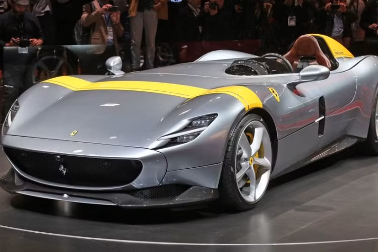 Có vẻ như sau khi nhận được phản hồi quá tốt, Xenex Motorsports đã quyết tạo ra chiếc xe MX Speedster đầu tiên để mang đến 1 sự kiện siêu xe trưng bày trên bãi cỏ tại The Amelia ở Florida vào đầu tháng này cùng nhiều xe đắt tiền khác.