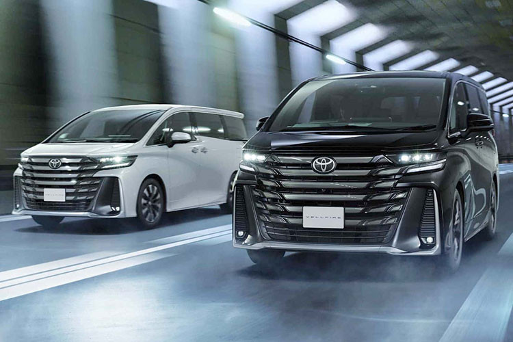 Tại thị trường Nhật Bản, hãng Toyota kỳ vọng bán được 8.500 chiếc Alphard và Vellfire cho khách hàng nội địa. Trong đó, 70% sẽ là Alphard và 30% còn lại là Vellfire. Khác với Alphard, Toyota Vellfire 2024 sẽ không được bán ở Việt Nam trong tương lai.