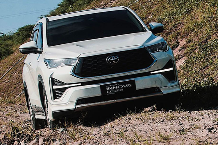 Cũng như công thức được áp dụng cho các thị trường khác, Toyota Innova thế hệ cũ sẽ tiếp tục được bán song song với xe đời mới. Tuy nhiên, Toyota Innova mới sẽ được nhập khẩu nguyên chiếc từ Indonesia trong khi xe đời cũ được lắp ráp trong nước.