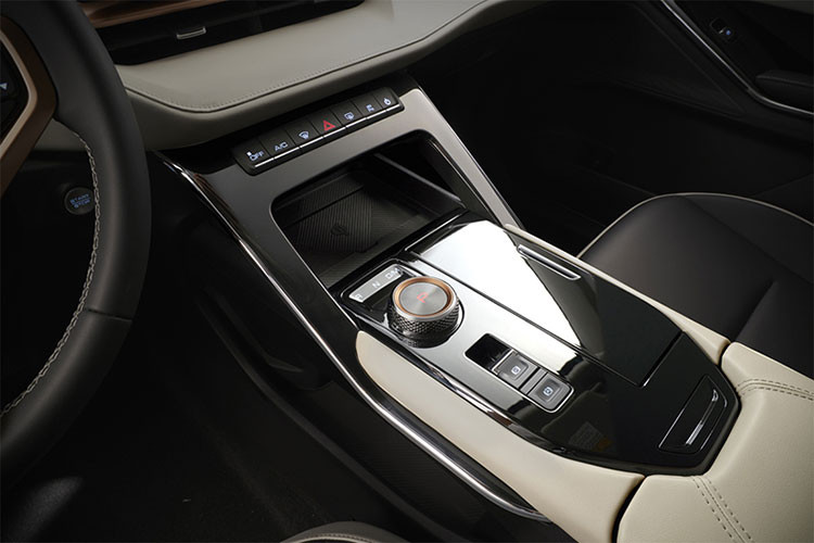 Tại Thái Lan, mẫu xe này có 6 túi khí, phanh đĩa trên 4 bánh, camera 360 độ, phanh khẩn cấp tự động trên đường thẳng/tại giao lộ, hệ thống kiểm soát hành trình thích ứng, kiểm soát hành trình ở tốc độ thấp TJA, cảnh báo va chạm phía trước, cảnh báo lệch làn đường, hỗ trợ giữ làn đường, hỗ trợ đưa xe vào giữa làn đường, cảnh báo điểm mù...