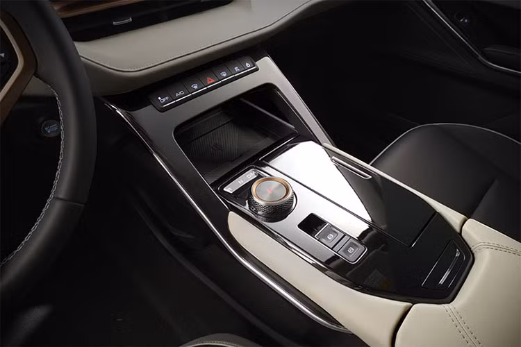 Tại Thái Lan, mẫu xe này có 6 túi khí, phanh đĩa trên 4 bánh, camera 360 độ, phanh khẩn cấp tự động trên đường thẳng/tại giao lộ, hệ thống kiểm soát hành trình thích ứng, kiểm soát hành trình ở tốc độ thấp TJA, cảnh báo va chạm phía trước, cảnh báo lệch làn đường, hỗ trợ giữ làn đường, hỗ trợ đưa xe vào giữa làn đường, cảnh báo điểm mù...