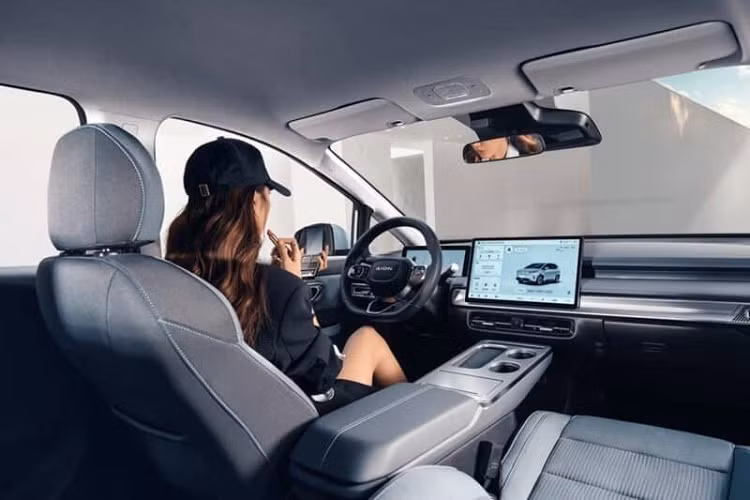 Thú vị hơn, mức giá xe GAC Aion Y Younger 2023 cho đúng một phiên bản được bán chính thức với mức 119.800 nhân dân tệ (tương đương 408 triệu đồng). Đầu tiên, GAC Aion Y Younger 2023 có kích thước bao gồm dài x rộng x cao lần lượt là 4.535 x 1.870 x 1.650 mm, với chiều dài cơ sở 2.750 mm.