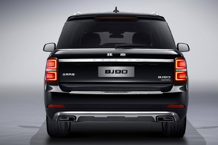 So với phiên bản cũ, BAIC BJ90 Shanhe Edition rẻ hơn một nửa. Tuy nhiên, giá bán của mẫu xe này vẫn thuộc dạng cao, nhất là ở một thị trường có quá nhiều sự lựa chọn hợp túi tiền hơn như Trung Quốc. Với số tiền này, khách hàng Trung Quốc có thể mua được Mercedes-Benz GLC (406.300 Nhân dân tệ) hoặc những mẫu ôtô điện đời mới, ngập tràn công nghệ như Nio ES8 hay EC7 vừa ra mắt cách đây không lâu.