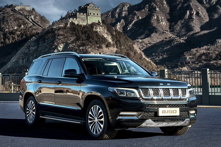 Sau 3 năm, BAIC BJ90 2023 mới đã quay trở lại thị trường Trung Quốc với phiên bản mới mang tên Shanhe Edition. Đây là phiên bản giá rẻ hơn của mẫu SUV Trung Quốc này. Theo đó, tại thị trường tỷ dân, giá xe BAIC BJ90 Shanhe Edition có mức bán ra dao động từ 478.000 - 498.000 Nhân dân tệ (1,63 - 1,7 tỷ đồng).