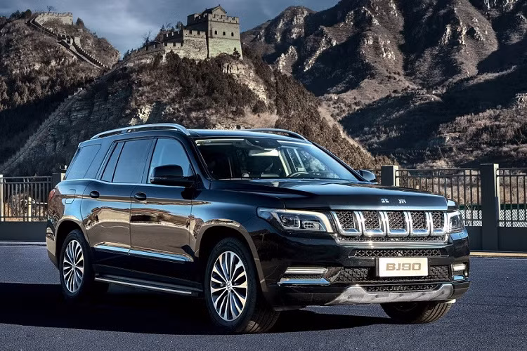 Sau 3 năm, BAIC BJ90 2023 mới đã quay trở lại thị trường Trung Quốc với phiên bản mới mang tên Shanhe Edition. Đây là phiên bản giá rẻ hơn của mẫu SUV Trung Quốc này. Theo đó, tại thị trường tỷ dân, giá xe BAIC BJ90 Shanhe Edition có mức bán ra dao động từ 478.000 - 498.000 Nhân dân tệ (1,63 - 1,7 tỷ đồng).