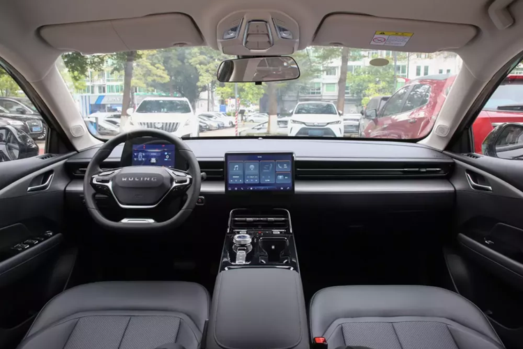 Khách hàng khi chọn mua xe sedan năng lượng mới Wuling Starlight 2024 sẽ có 5 lựa chọn màu sơn cho ngoại thất, nó sẽ bao gồm màu trắng Star, xám Hoshino, bạc cà phê, xanh huyền diệu, tím tinh hán tử và màu đen Star. 