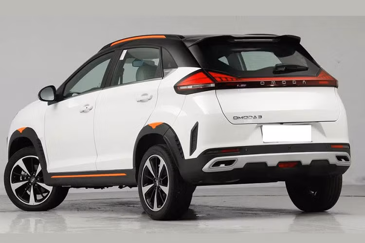 Tương tự Chery Tiggo 3, OMODA 3 cũng có kích thước nhỏ, bao gồm chiều dài 4.200 mm, chiều rộng 1.760 mm, chiều cao 1.570 mm và chiều dài cơ sở 2.555 mm. Với kích thước này, OMODA 3 sẽ là đối thủ của Toyota Raize và Kia Sonet khi về Việt Nam trong tương lai.