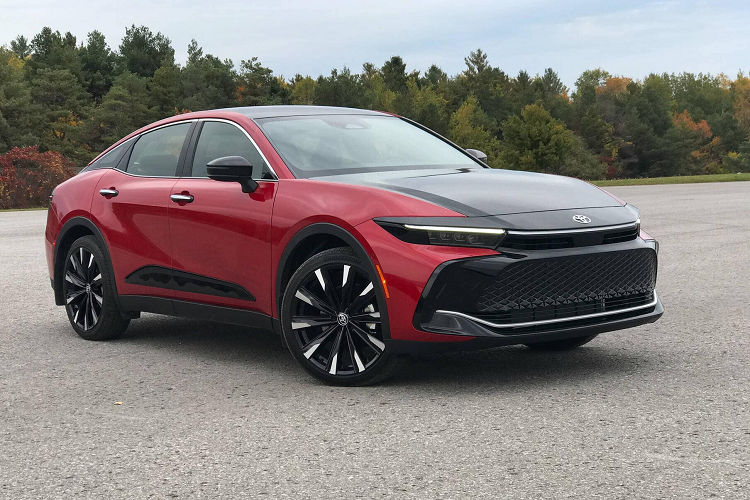 Crown là mẫu xe mới nhất của Toyota dành được giải thưởng Top Safety Pick+ của IIHS. Các mẫu xe 2023 khác có tên trong danh sách này gồm Camry, Highlander, Prius, Sienna và Tundra. Trong khi đó, Corolla, Corolla Cross, RAV4 và Venza đạt Top Safety Pick.