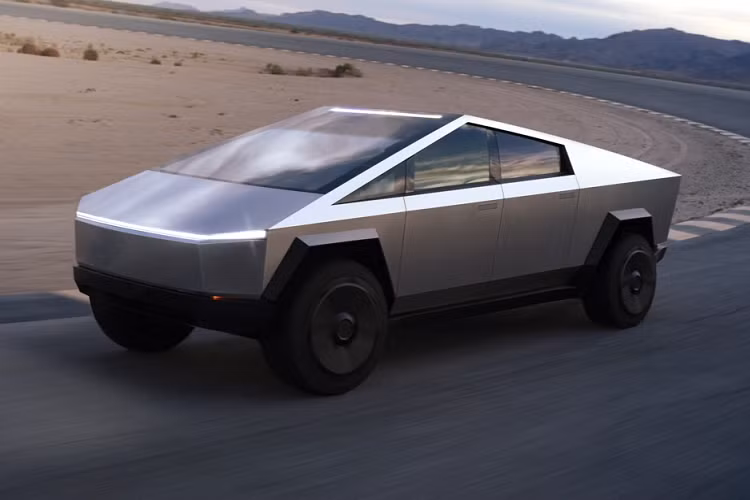 Lại nói đến chi phí sản xuất. Vì Tesla là hãng duy nhất sử dụng thép không gỉ cho thân vỏ của xe nên không thể tiết kiệm chi phí do quy mô sản xuất. Đây rõ ràng là một trở ngại cho Tesla khi đưa Cybertruck lên dây chuyền sản xuất đại trà.