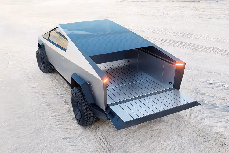 Trước Tesla, chỉ có duy nhất một hãng ôtô dùng thép không gỉ cho thân xe là DeLorean. Tuy nhiên, DeLorean đã phá sản sau khi sản xuất chưa đến 10.000 chiếc xe. Có một số nguyên nhân khiến bạn hiếm khi thấy những mẫu xe sản xuất số lượng lớn được trang bị thân vỏ bằng thép không gỉ.