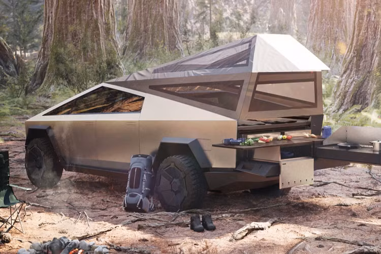 Hiện nay, hãng Tesla chưa hé lộ việc họ sẽ vượt qua những thử thách khi xử lý thép không gỉ như thế nào, bao gồm cả mặt an toàn. Loại thép dùng cho phần lớn các mẫu ôtô được thiết kế để biến dạng khi va chạm, hấp thụ lực và bảo vệ người ngồi trên xe. Trong khi đó, thép không gỉ không biến dạng một cách dễ dàng khiến hành khách ngồi trên xe bị tác động nhiều hơn nếu va chạm trực diện xảy ra.