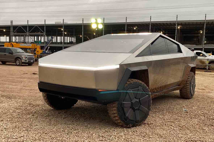 Vào thời điểm ra mắt, Tesla Cybertruck được khẳng định là sẽ có giá dưới 40.000 USD. Tuy nhiên, giá bán cuối cùng của mẫu xe bán tải này được dự đoán là sẽ cao hơn nhiều.