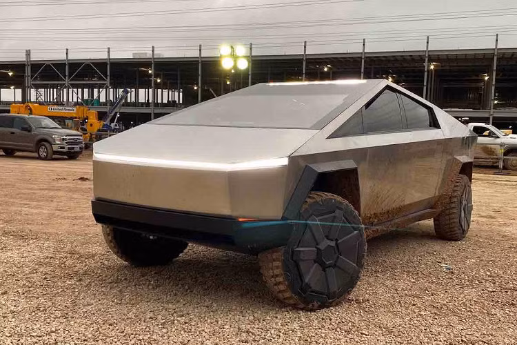 Vào thời điểm ra mắt, Tesla Cybertruck được khẳng định là sẽ có giá dưới 40.000 USD. Tuy nhiên, giá bán cuối cùng của mẫu xe bán tải này được dự đoán là sẽ cao hơn nhiều.