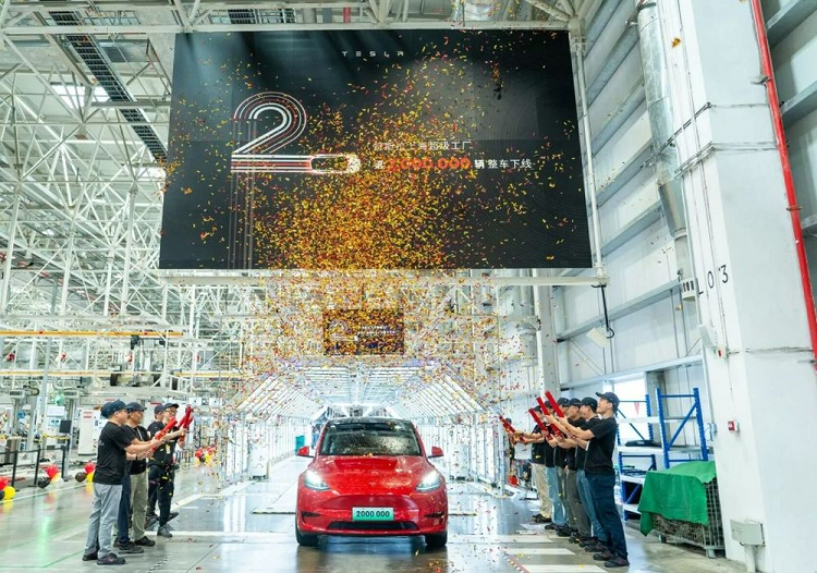 Chua day 4 nam, nha may Tesla Thuong Hai xuat xuong 2 trieu xe-Hinh-2